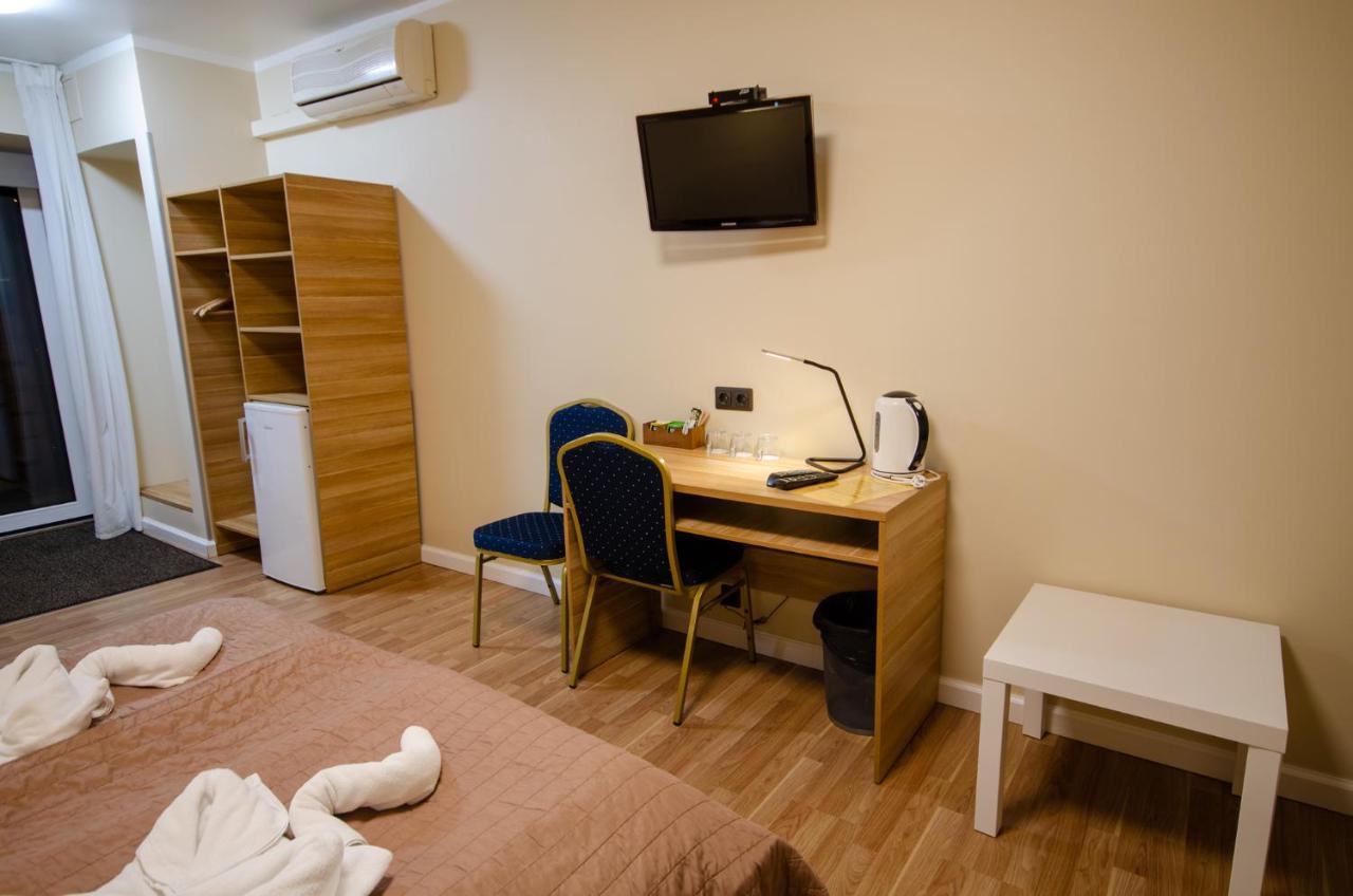 Veldzes Nams Hotel Ventspils Buitenkant foto