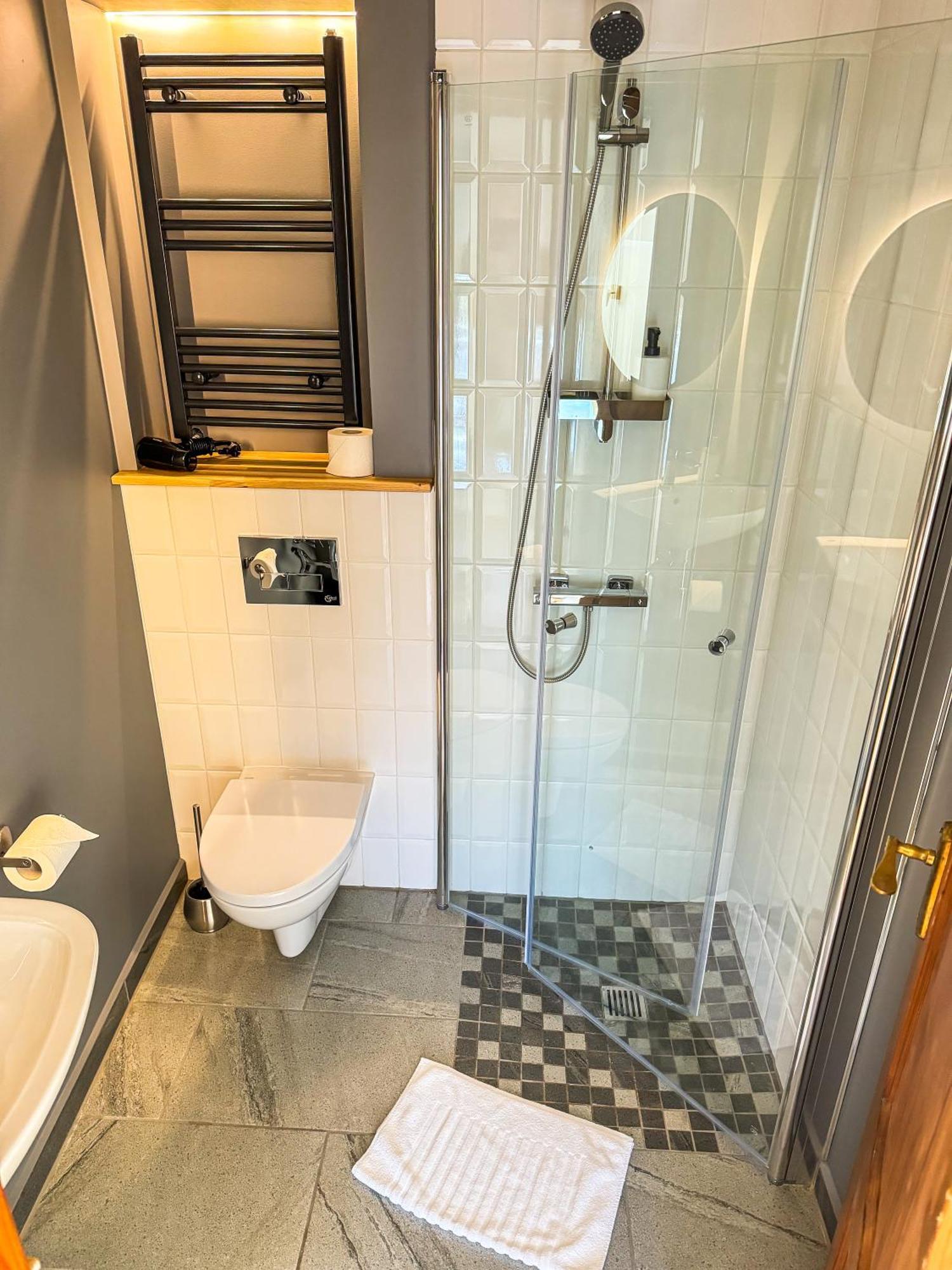 Veldzes Nams Hotel Ventspils Buitenkant foto